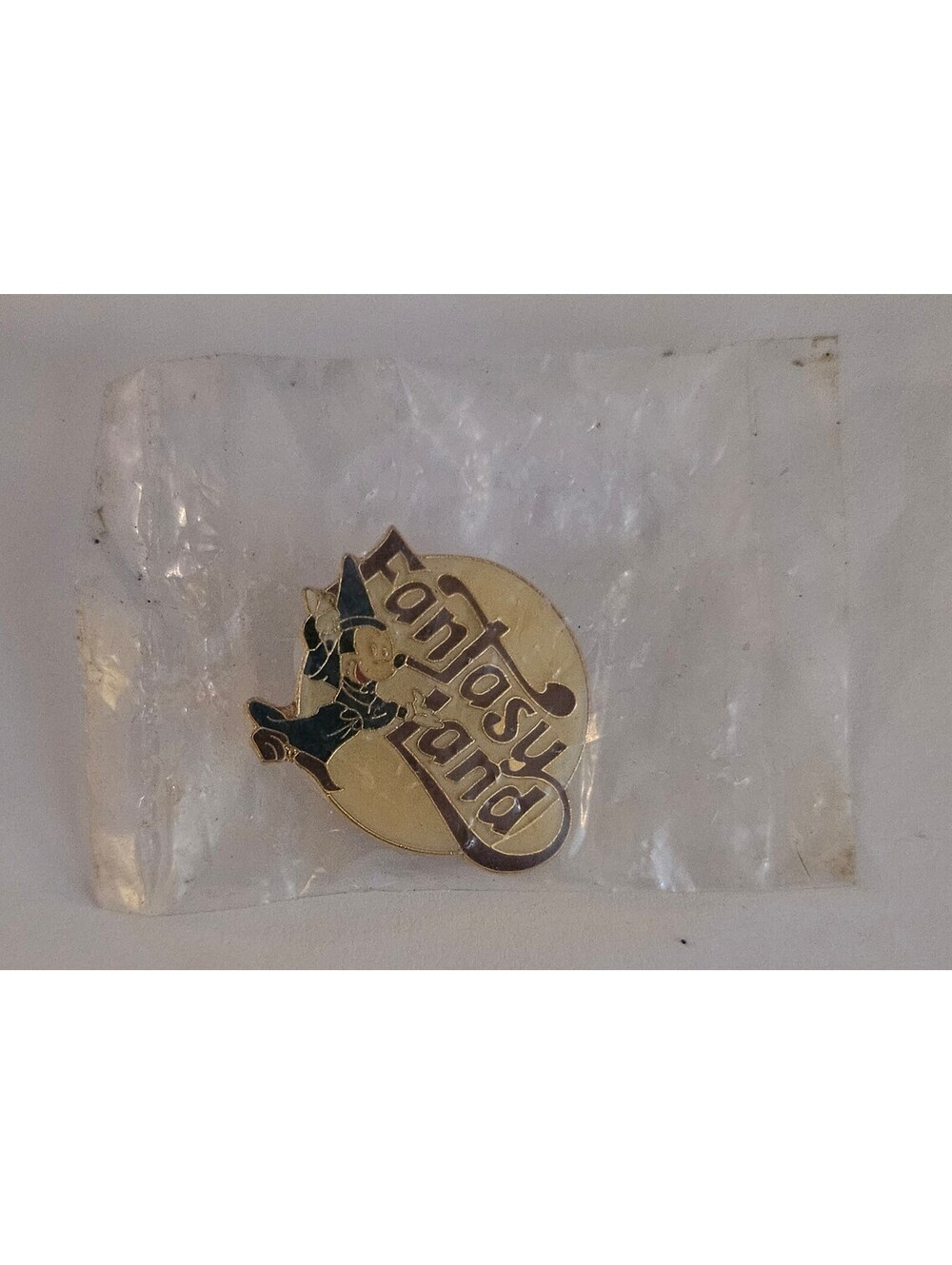 Disney pin/ brooch Disneyland 30th Anniversary Sorcerer Mickey Fantasyland NEW
